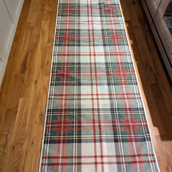 Ruggable Plaid Runner Rug - Red and Green 2.5'x10'.  Brand New!!! - Picture 3 of 8